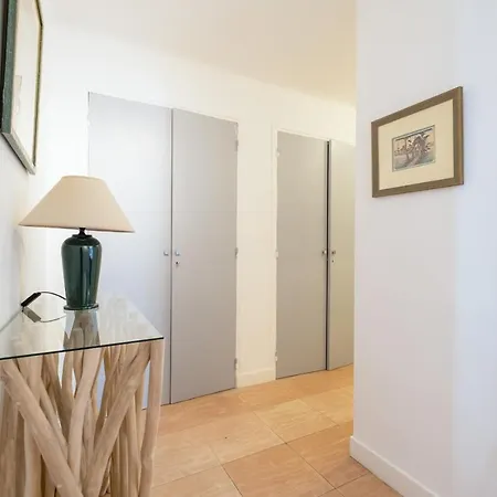 2br 100m From Beaches Terrace & Parking